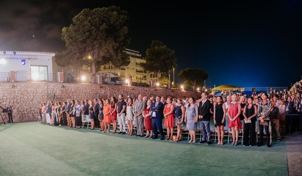 La participación de los coros locales protagonizó la gala de clausura del Certamen Internacional de Habaneras y Polifonía de Torrevieja