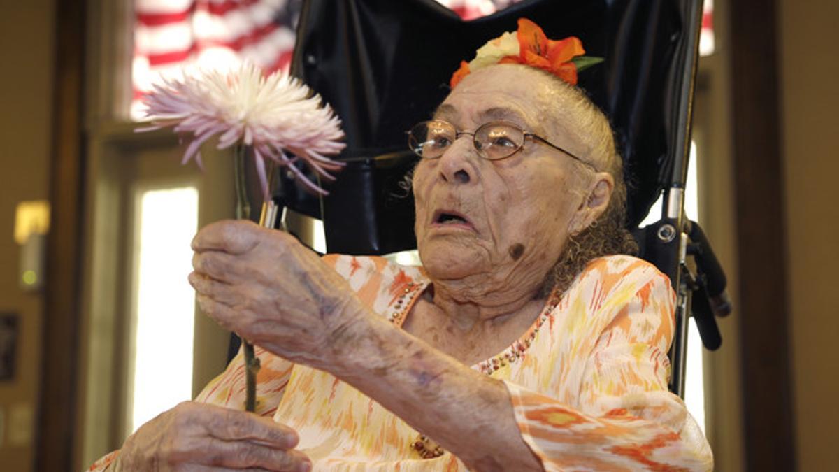 Una imagen de Gertrude Weaver, hasta ahora la persona más anciana del mundo, el año pasado, el 3 de julio, en la celebración de su 116 cumpleaños.