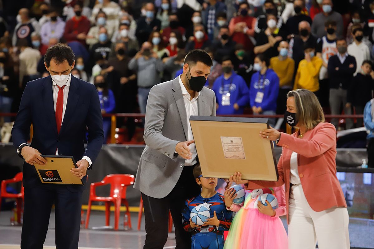 El homenaje a Felipe Reyes y el ambiente en Vista Alegre en el España - Ucrania