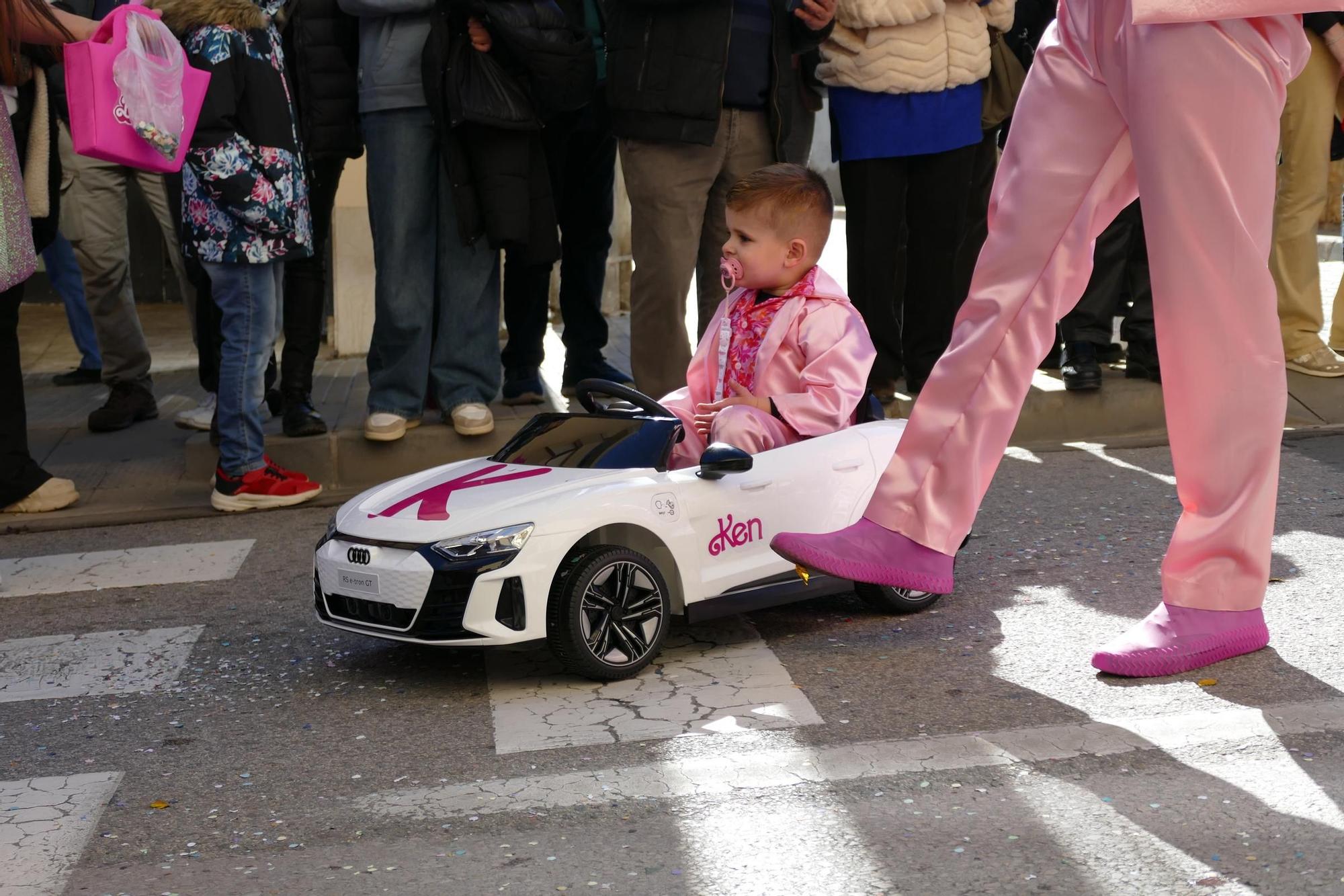 L'Escala s'acoloreix amb la rua de carnaval