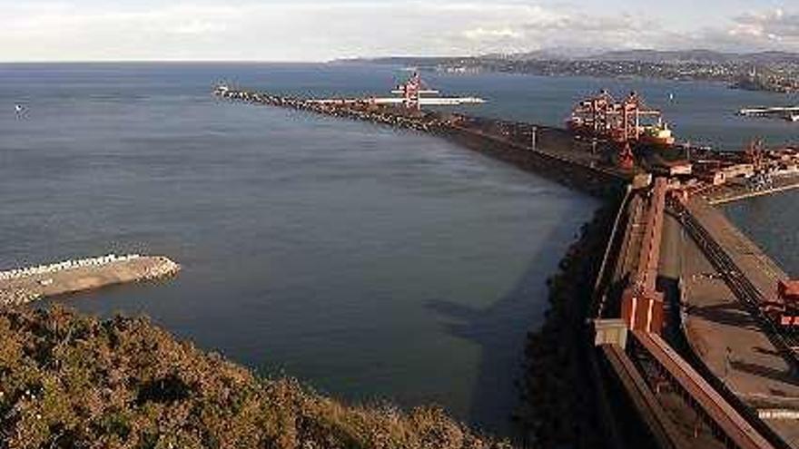 Las obras de ampliación del puerto gijonés de El Musel, financiadas con fondos comunitarios.