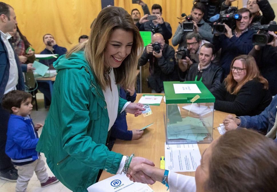 SUSANA DÍAZ VOTA EN COLEGIO ELECTORAL EN TRIANA