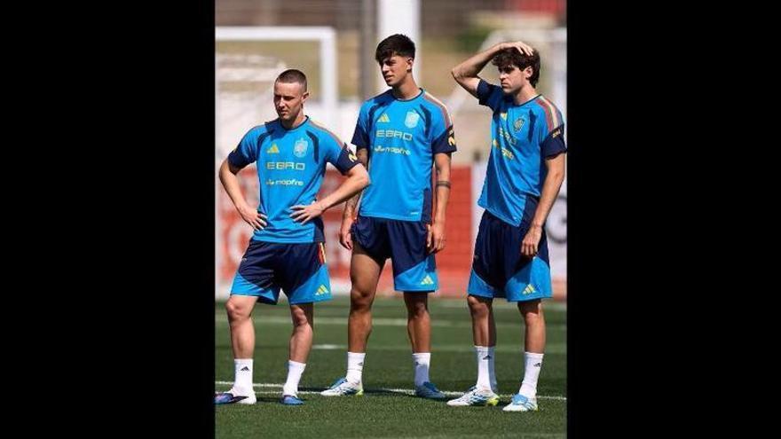 VÍDEO ESPAÑA | Primer día de trabajo de Javi Guerra con la Roja en imágenes
