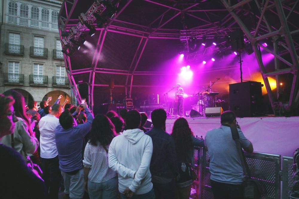 Fuegos artificiales bailando al ritmo de la música y 20.000 watios de sonido para expresar "la emoción de ser de Ourense"