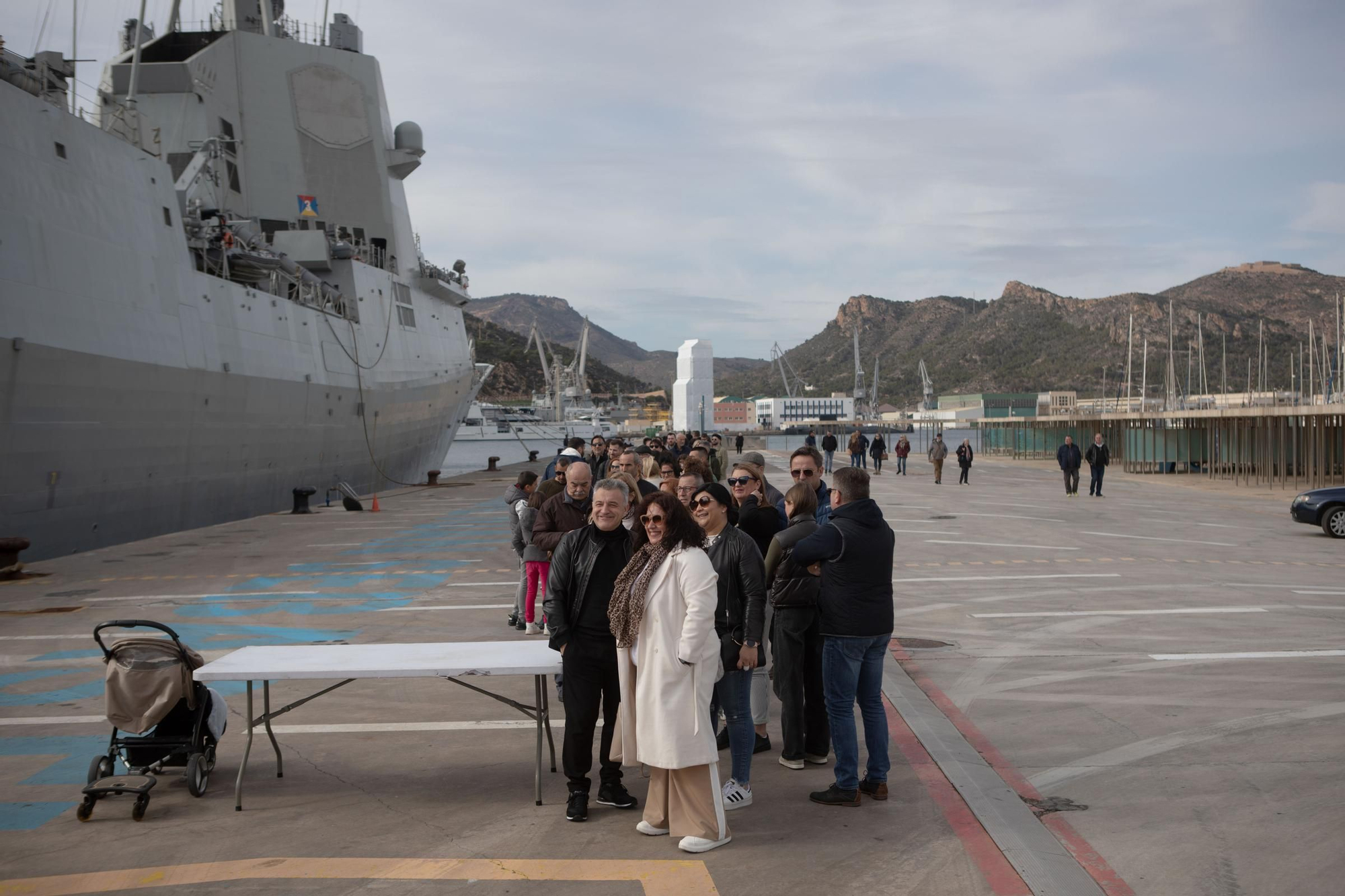 La primera jornada de puertas abiertas en la fragata 'Almirante Juan de Birbón', en imágenes