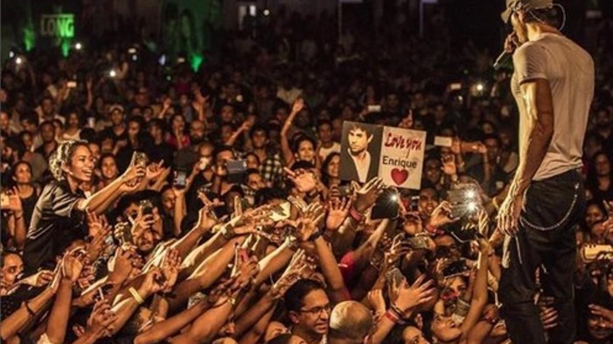 Foto de la cuenta oficial de Instagram de Enrique Iglesias durante el concierto en Colombo, Sri Lanka.