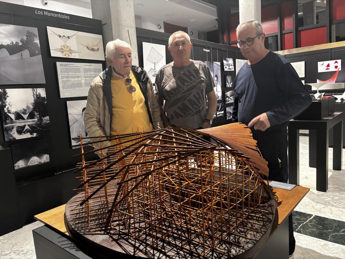 La muestra sobre Félix Candela se compone de paneles explicativos y maquetas sobre edificaciones singulares del arquitecto con raíces en Crevillent