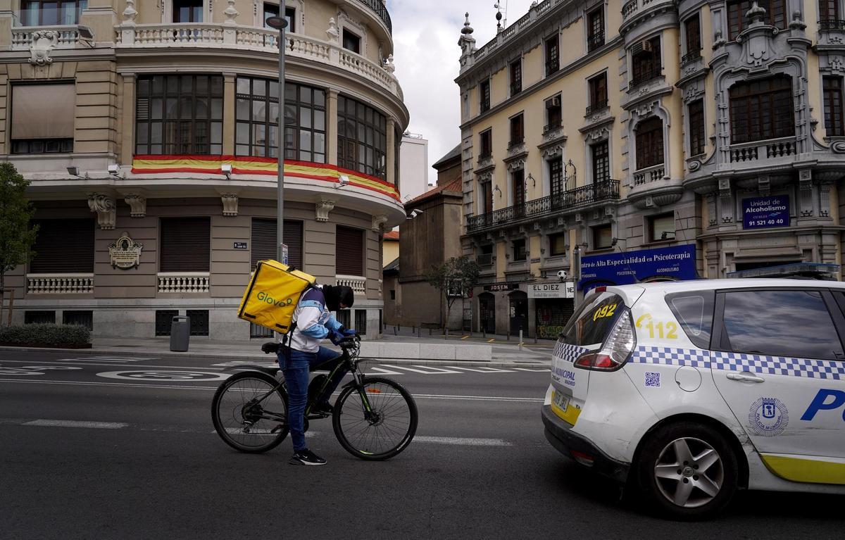 Trágico accidente en Madrid: muere un 'rider' tras chocar con un taxi