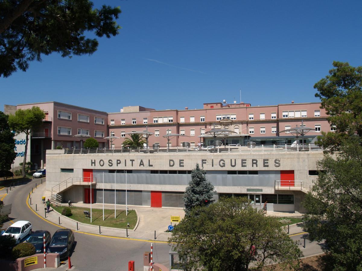 Façana principal de l'Hospital de Figueres.