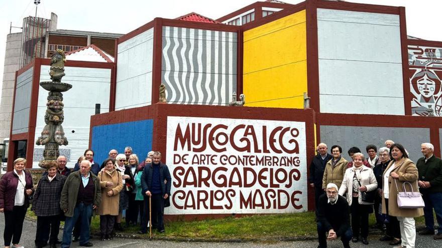 Alumnos de la UNED Sénior Coruña visitan Sargadelos en Sada