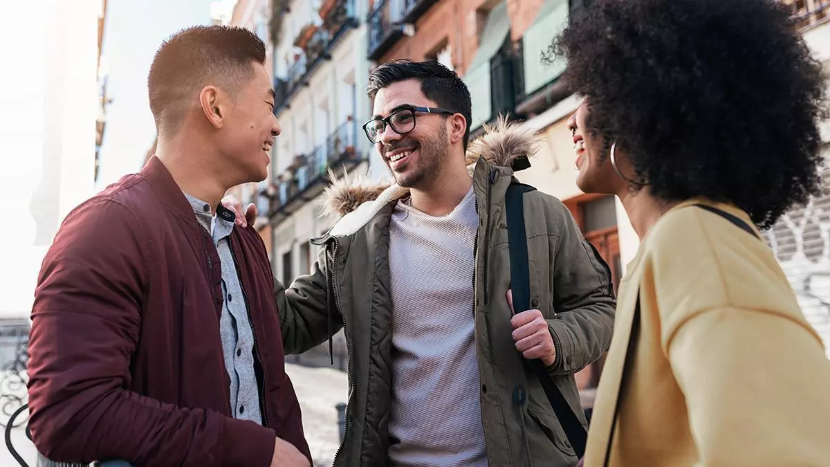 El truco que tienen los amigos más inteligentes emocionalmente cuando discuten