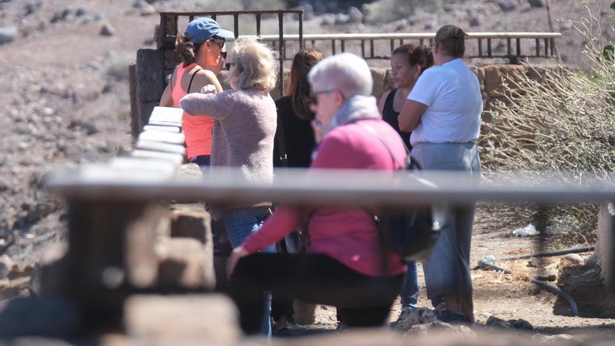 Las Coloradas acoge con «humanidad» a las familias de los menores desaparecidos en El Confital