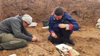 Extremadura retoma las exhumaciones en Fuentes de León, Miajadas y Villanueva de la Serena