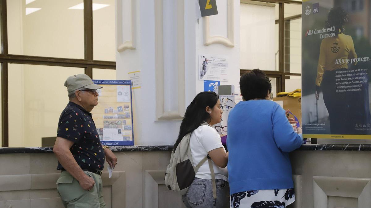 Atención presencial para la regularización de inmigrantes