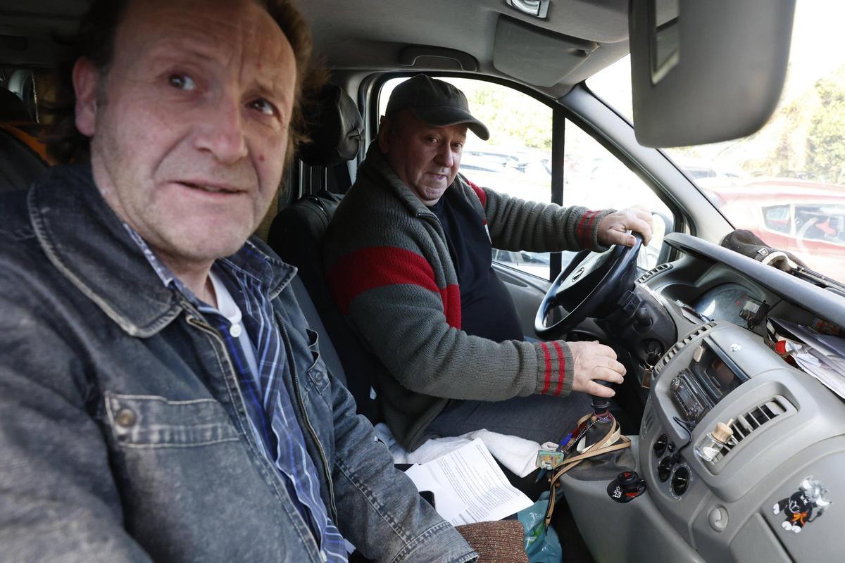 Así es la misión imposible de aparcar un día en el Hospital de Cabueñes de Gijón
