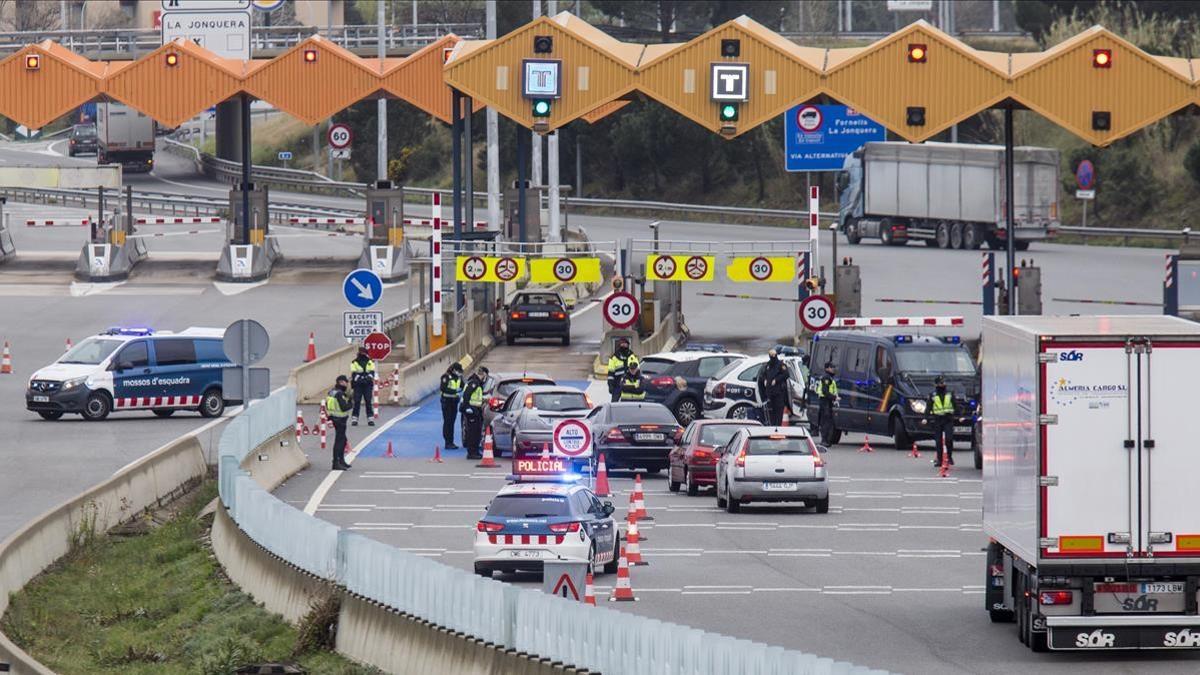 LA JONQUERA (GIRONA) SOCIETAT  CORONAVIRUS  TANCAMENT DE FRONTERA  PLATAFORMA AP7 17 03 20 FOTOGRAFIA DE JORDI RIBOT I PUNTI ICONNA