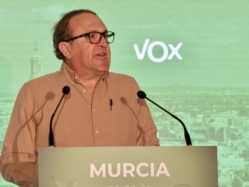 Todas las imágenes de la visita de Santiago Abascal en Murcia este domingo