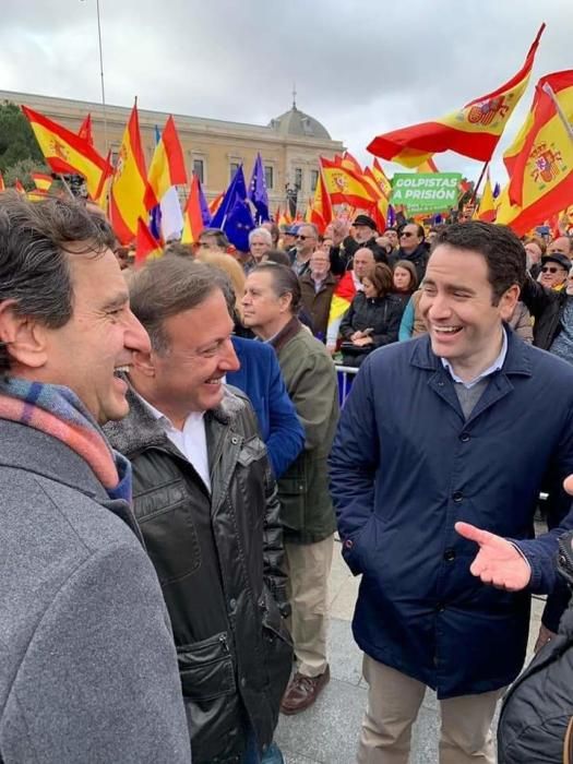 Los líderes de PP, Cs de Balears en la protesta contra Pedro Sánchez de Madrid