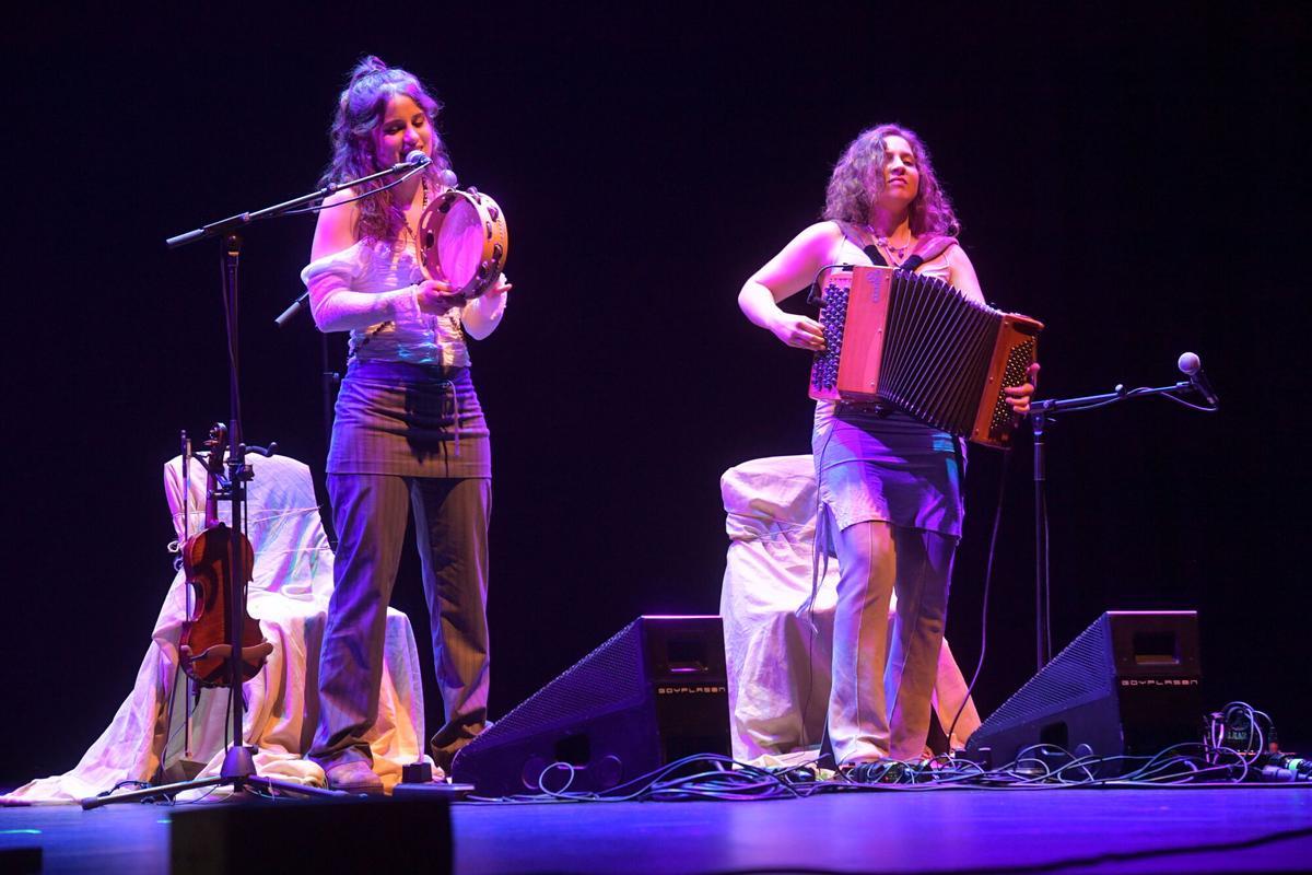 Caamaño & Ameixeiras nos XXV Premios OPINIÓN da Música de Raíz. Caamaño & Ameixeiras nos XXV Premios OPINIÓN da Música de Raíz.