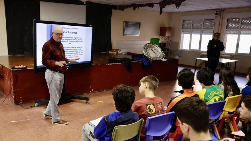 La Calzada lleva su lucha contra la contaminación y los camiones a los colegios: “No sois conscientes de la fuerza que tenéis”