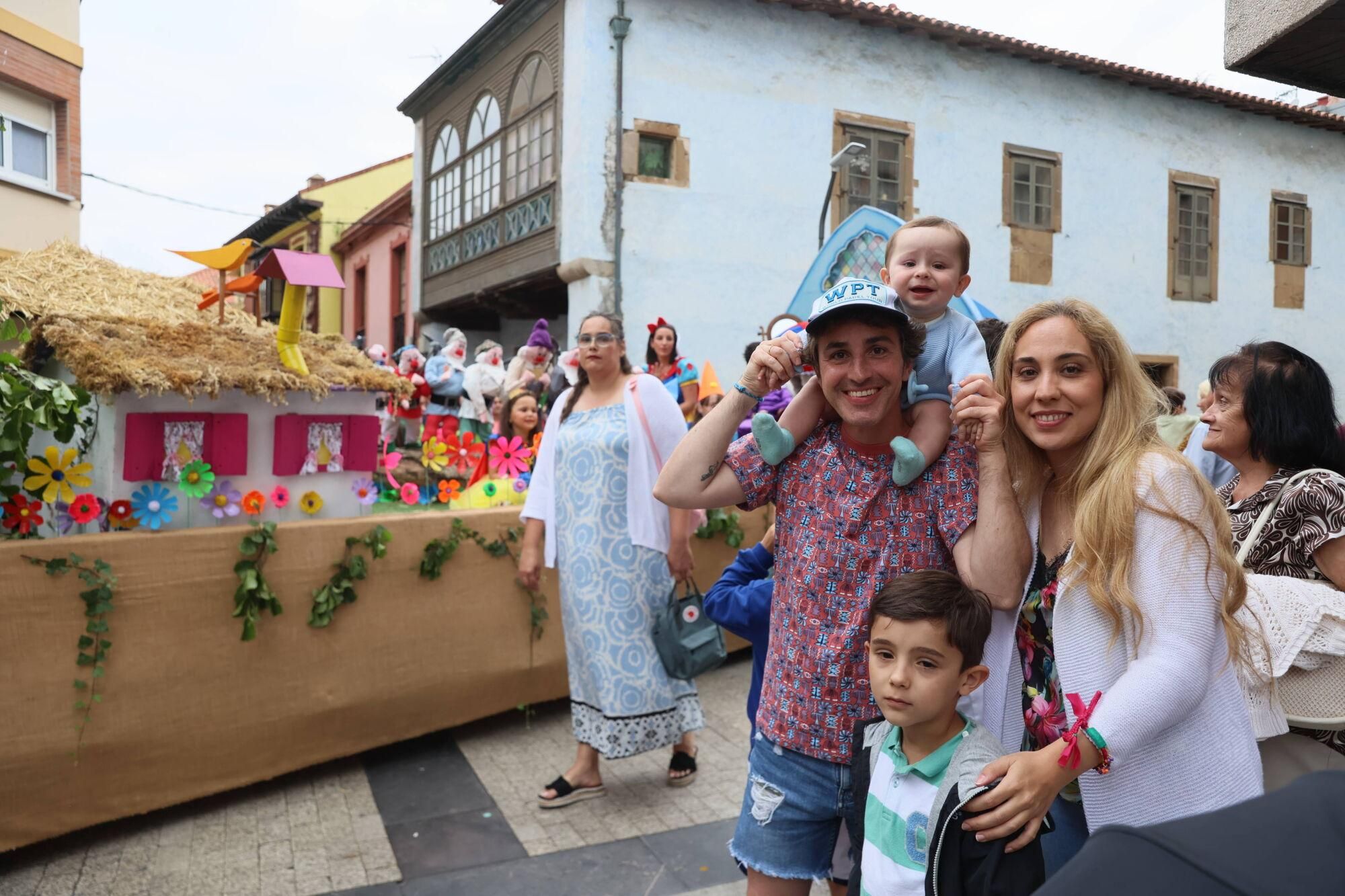 EN IMÁGENES: El desfile de carrozas por las fiestas del Carmen de Luancoi