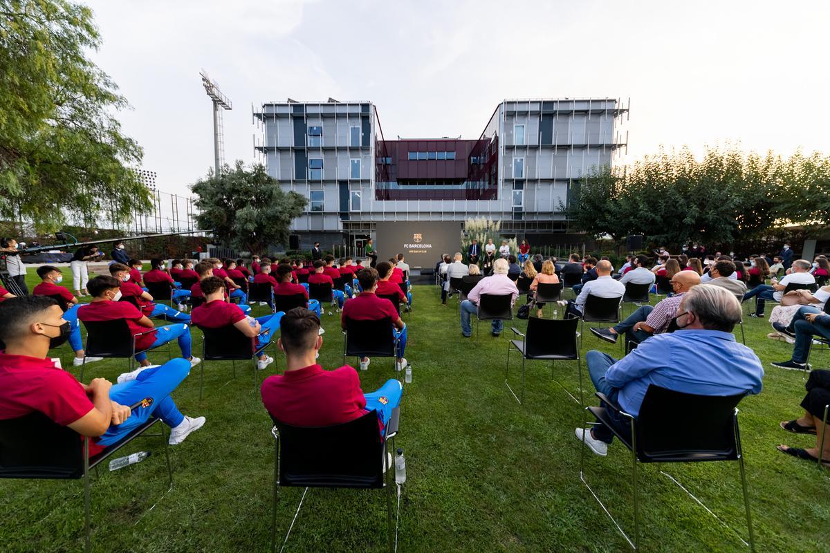 La inauguración de la Masia Femenina, en imágenes