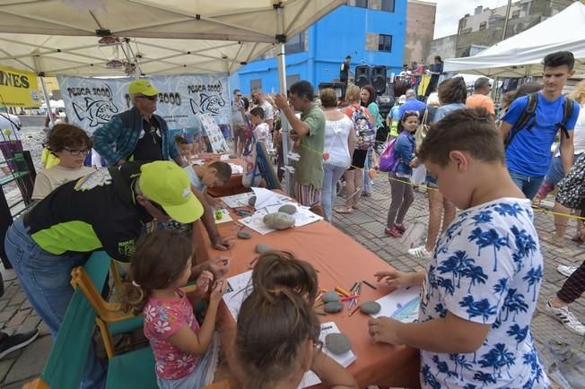 Encuentro sobre el mar en el barrio marinero de ...