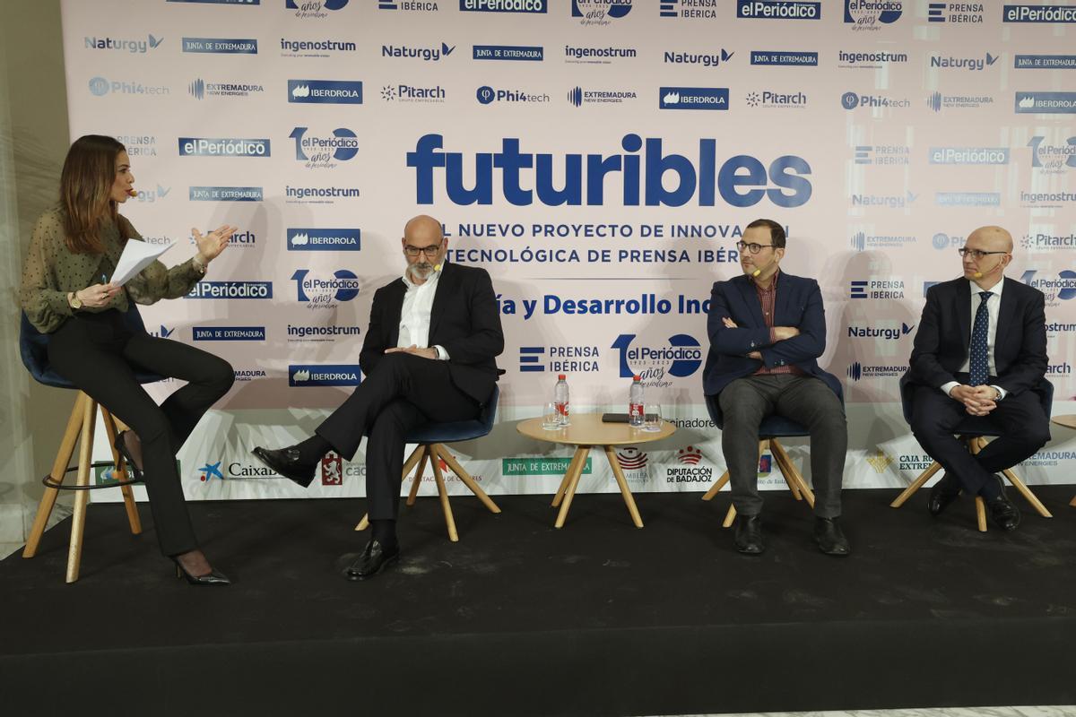 Joaquín Abril-Martorell, David Parra y Ramón Jiménez, que abordaron el futuro de la industria extremeña vinculada a la energía.