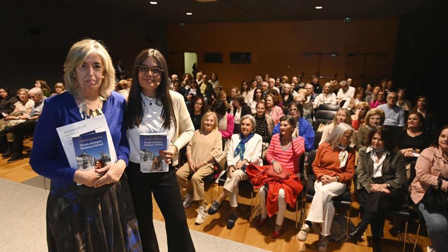 Amara Castro Cid (dcha.) y 
Mariola Guisasola,ayer en el 
Club FARO. |  Pablo Hernández