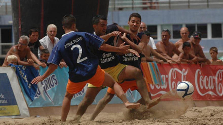 Las Palmas acoge el Campeonato de Canarias de Fútbol Playa