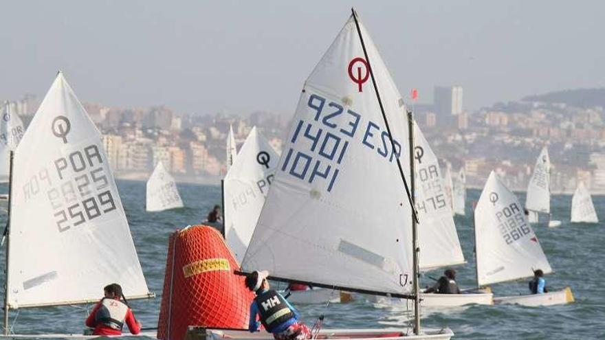 Los optimist, durante una prueba.