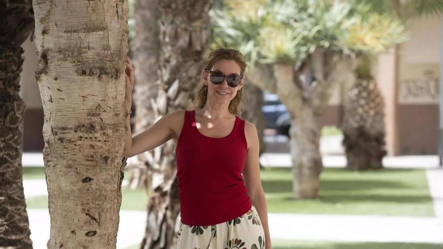 Mercedes López Romero (45 anys), gairebé cega per haver mirat un eclipsi, demana no mirar-lo avui ni amb ulleres: «Em fa por veure com la gent hi va amb nens i tot»