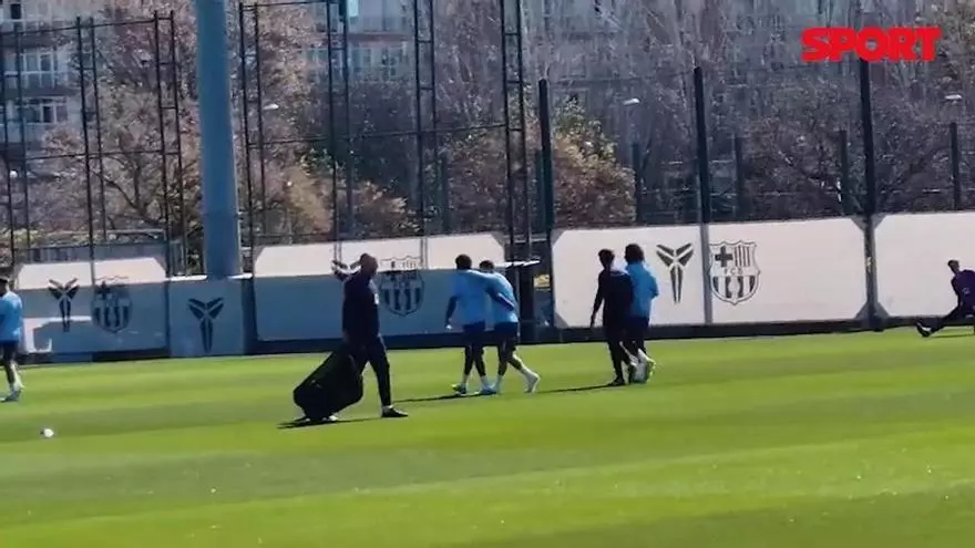 Rooney Bardghji apoya a Lamine después del episodio en Cornellà