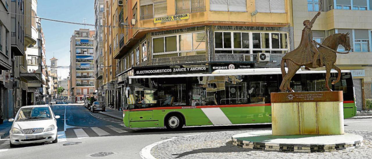 El trazado del bus saldrá más caro tras hacer peatonal la Corredora