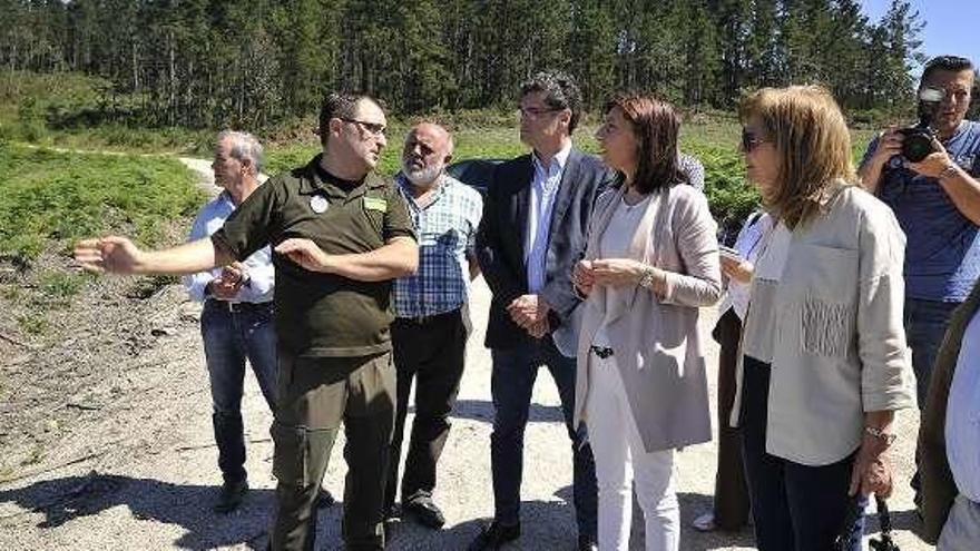 La conselleira de Medio Rural, ayer, en A Laracha.