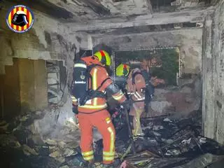 Noche de tensión en l'Horta: dos incendios en viviendas de Silla y Alfafar con doce personas atendidas tras quedar atrapadas