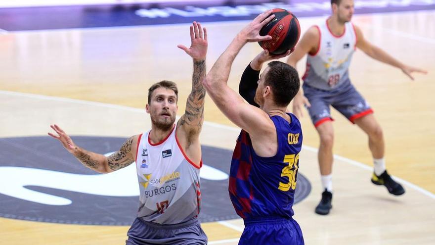 Javi Vega defensant Víctor Claver, en el Burgos-Barça de les recents semifinals de l&#039;ACB