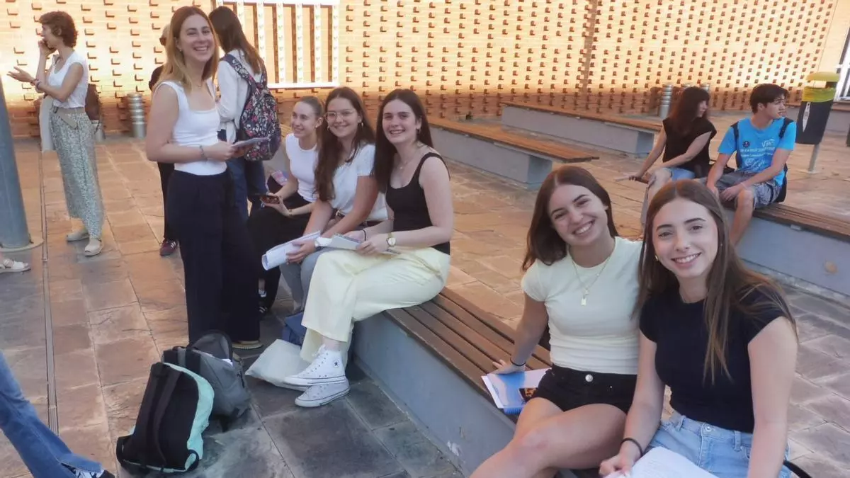 Empieza la PAU en Gandia con nervios y un deseo unánime entre los estudiantes: "Que se acabe cuanto antes"