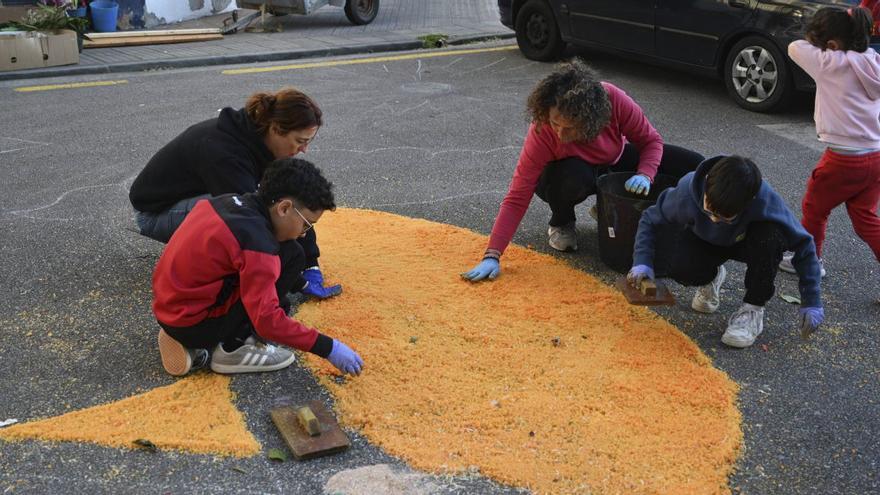 Las alfombras florales, preludio del Viático de este domingo desde Santa María