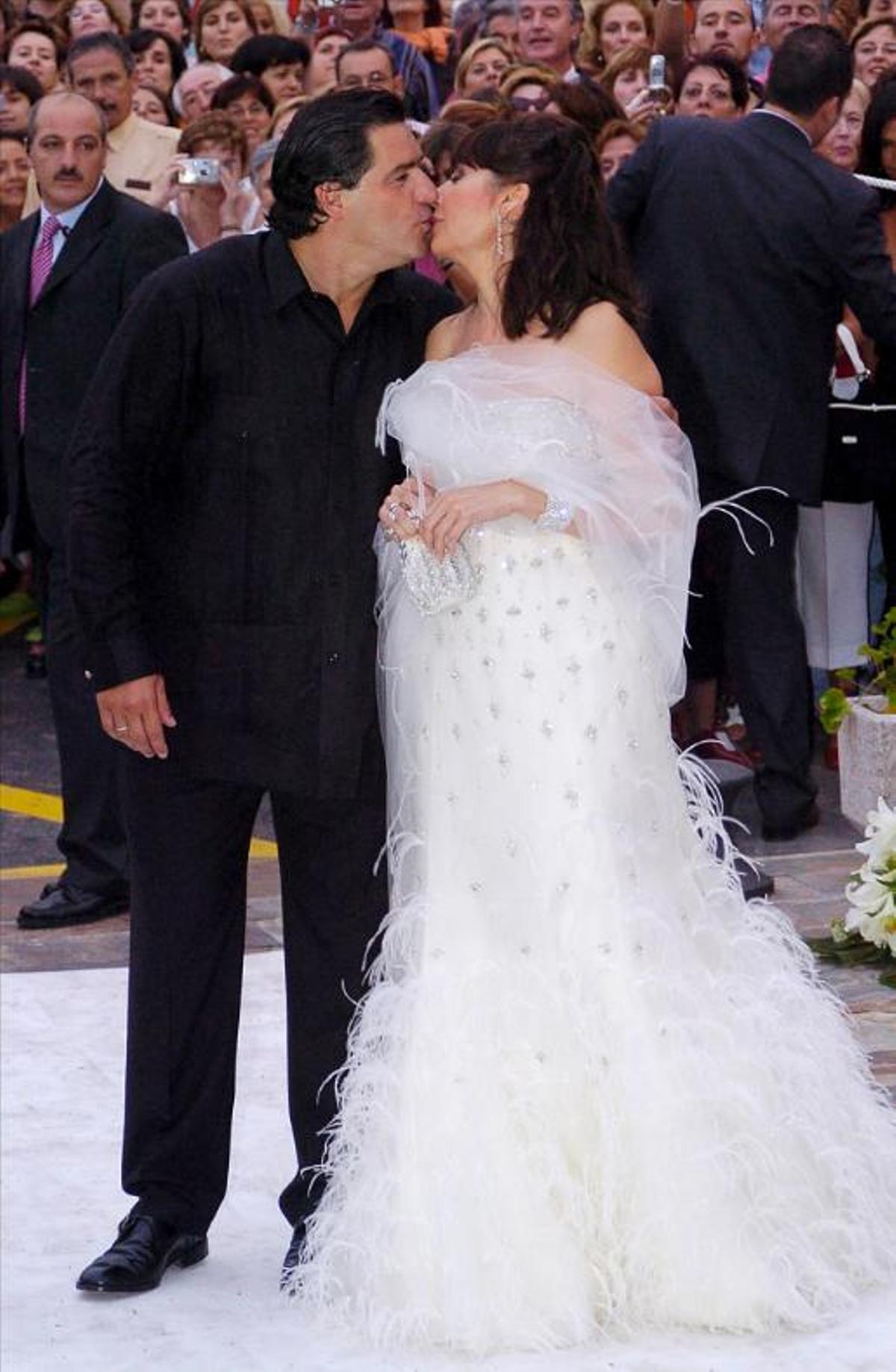 José Campos y Carmen Martínez Bordiú durante su 'segunda boda' en Santander, en julio de 2006.