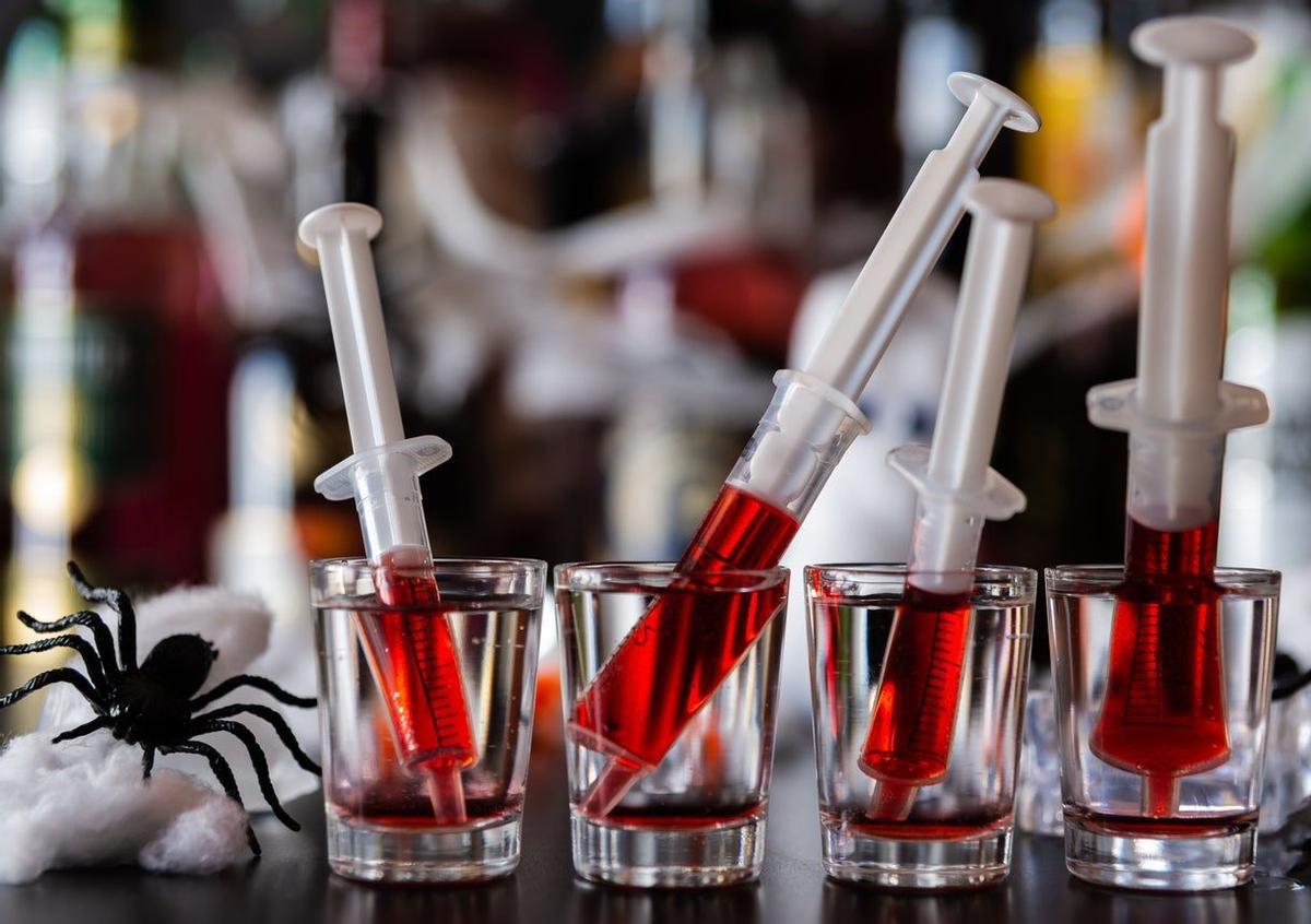 Chupitos de Halloween con jeringuillas