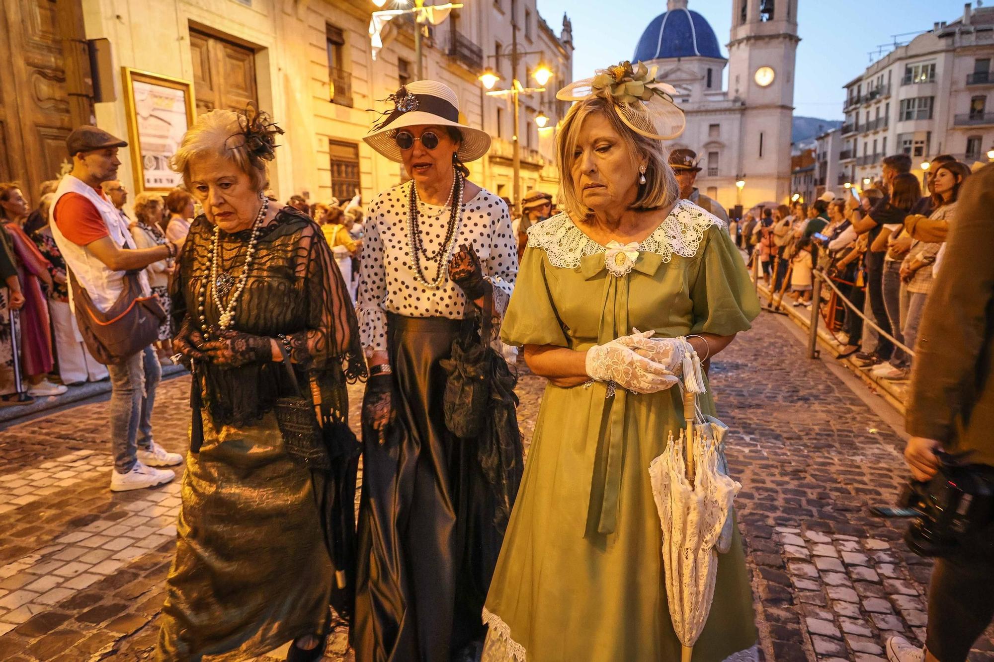Inicio de la Feria Modernista de Alcoy 2025