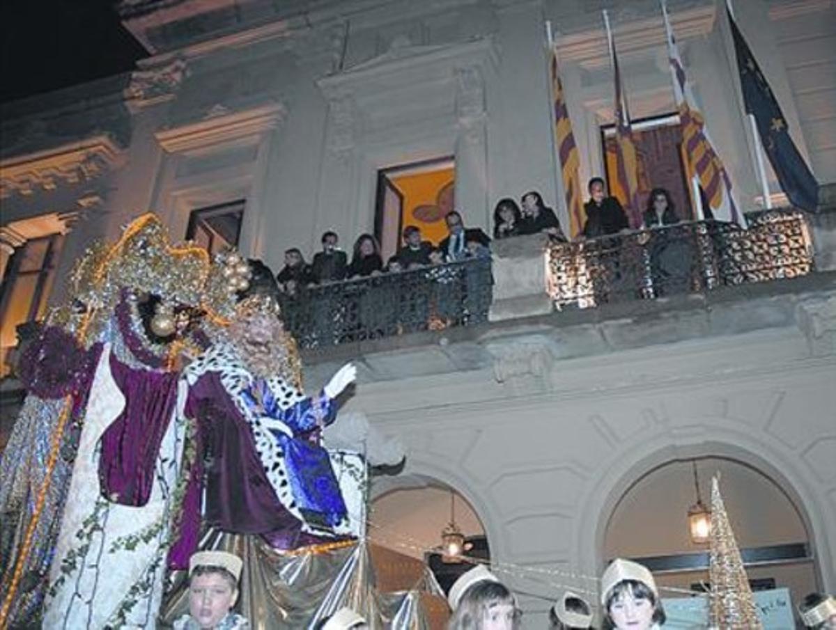 Les carrosses passen per la seu del districte de les Corts, el 2010. Les carrosses passen per la seu del districte de les Corts, el 2010.