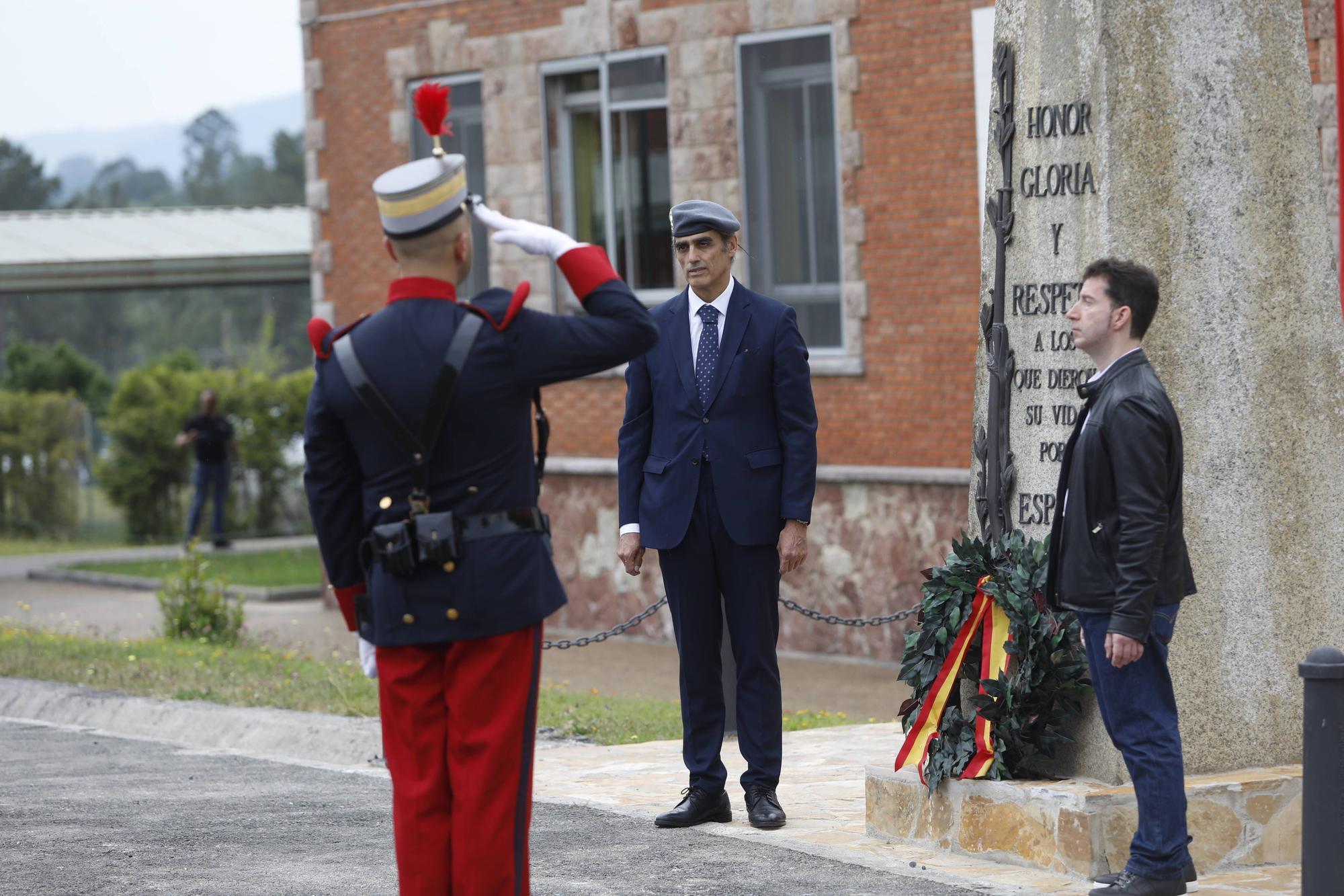 Parada militar en el acuartelamiento "Cabo Noval"