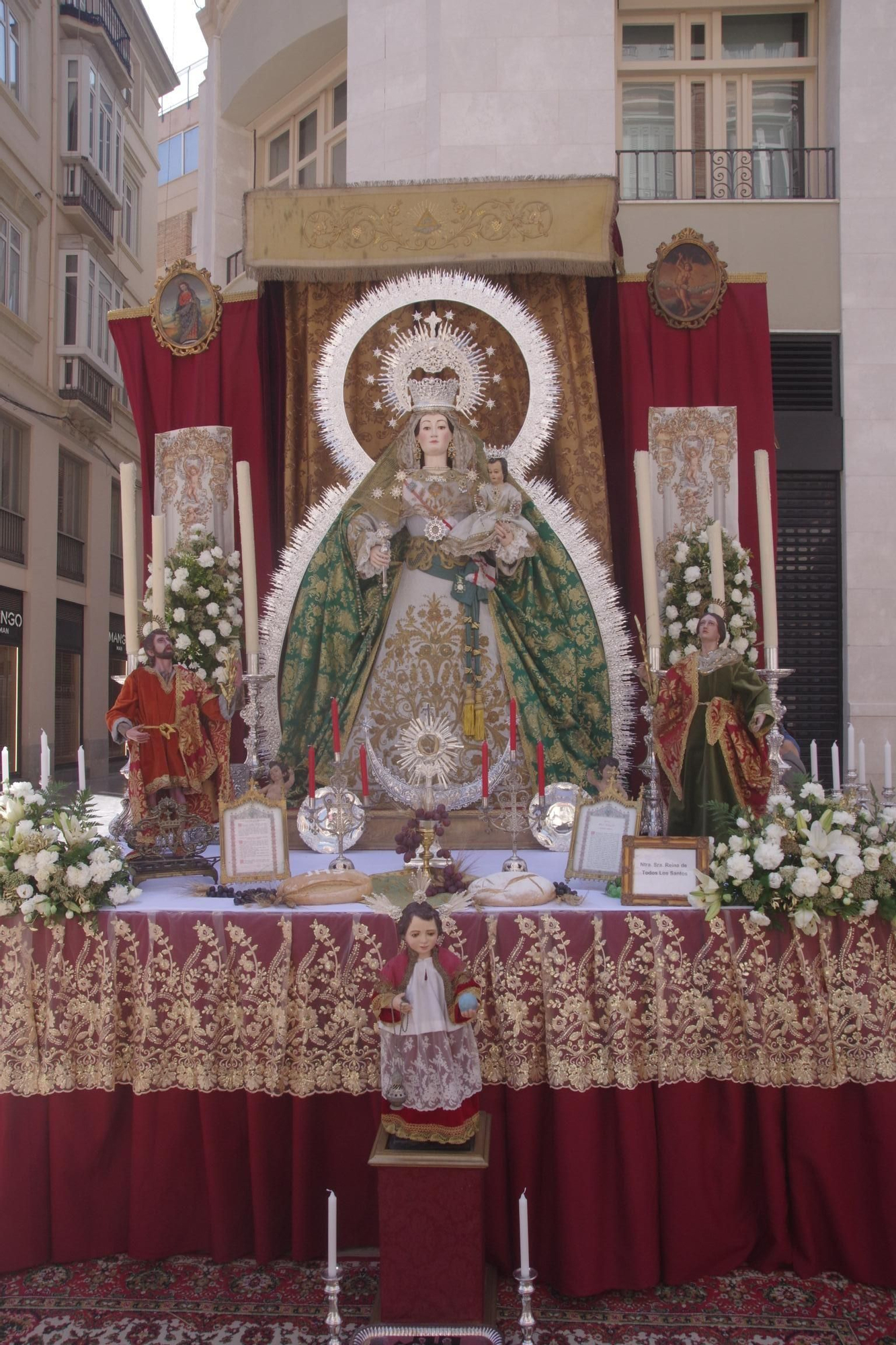 Altar montado por la Asociación Cultural El Monaguillo para la procesión del Corpus de Málaga 2025.JPG
