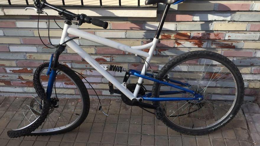 La bicicleta en la que circulaba la víctima por Benaguasil.