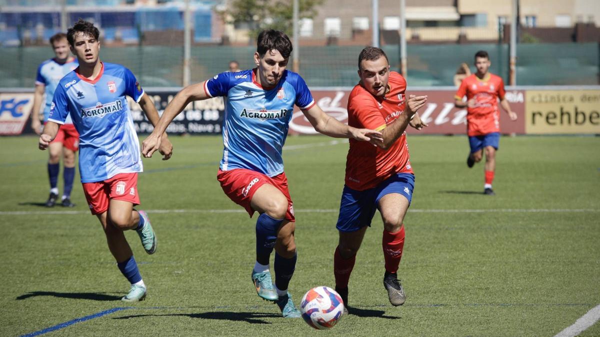 Un momento del partido entre Astur y Candás del pasado domingo.