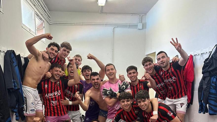 El CD Lalín celebra el ascenso a Tercera RFEF