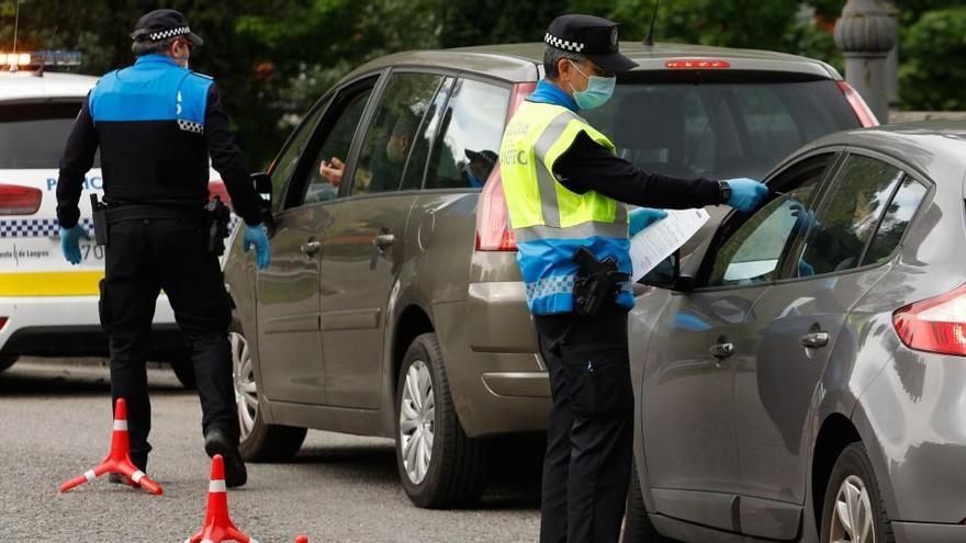 Un control de la Policía Local de Langreo.