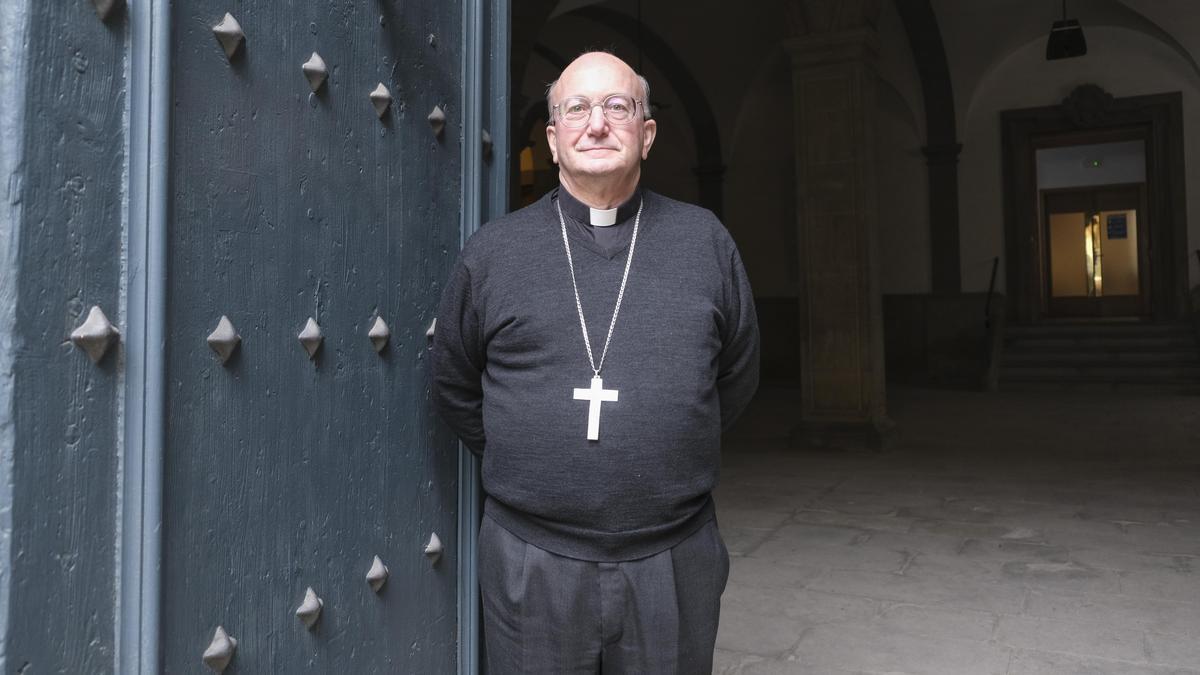 El bisbe de Solsona, Francesc Conesa, al Palau Episcopal